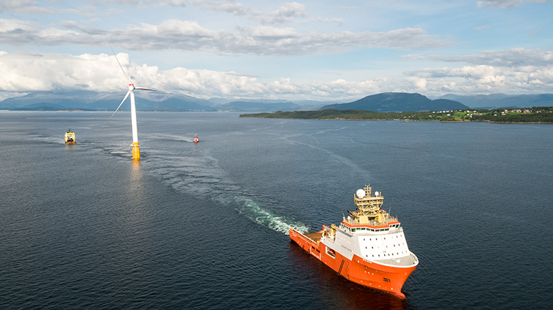 Photo: Øyvind Gravås Equinor Hywind Scotland last turbine sail away from Stord
